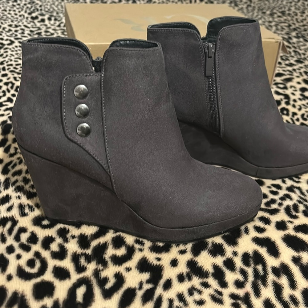 Gray wedge boots with side zipper. Never worn. New without tags. Size 8